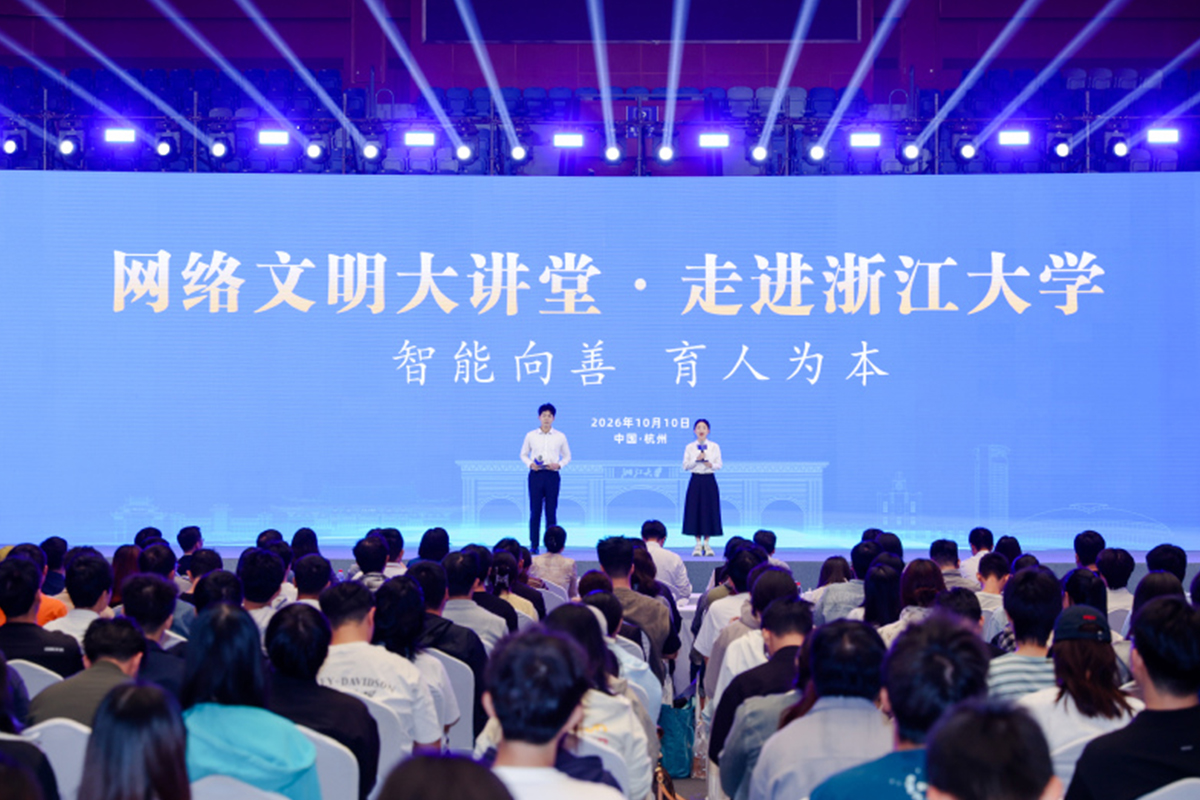 新元体机械臂亮相浙江大学 走进高校科研实验室场景
